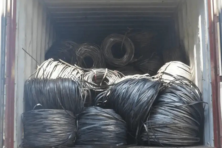 Side cutting trimming scrap metal